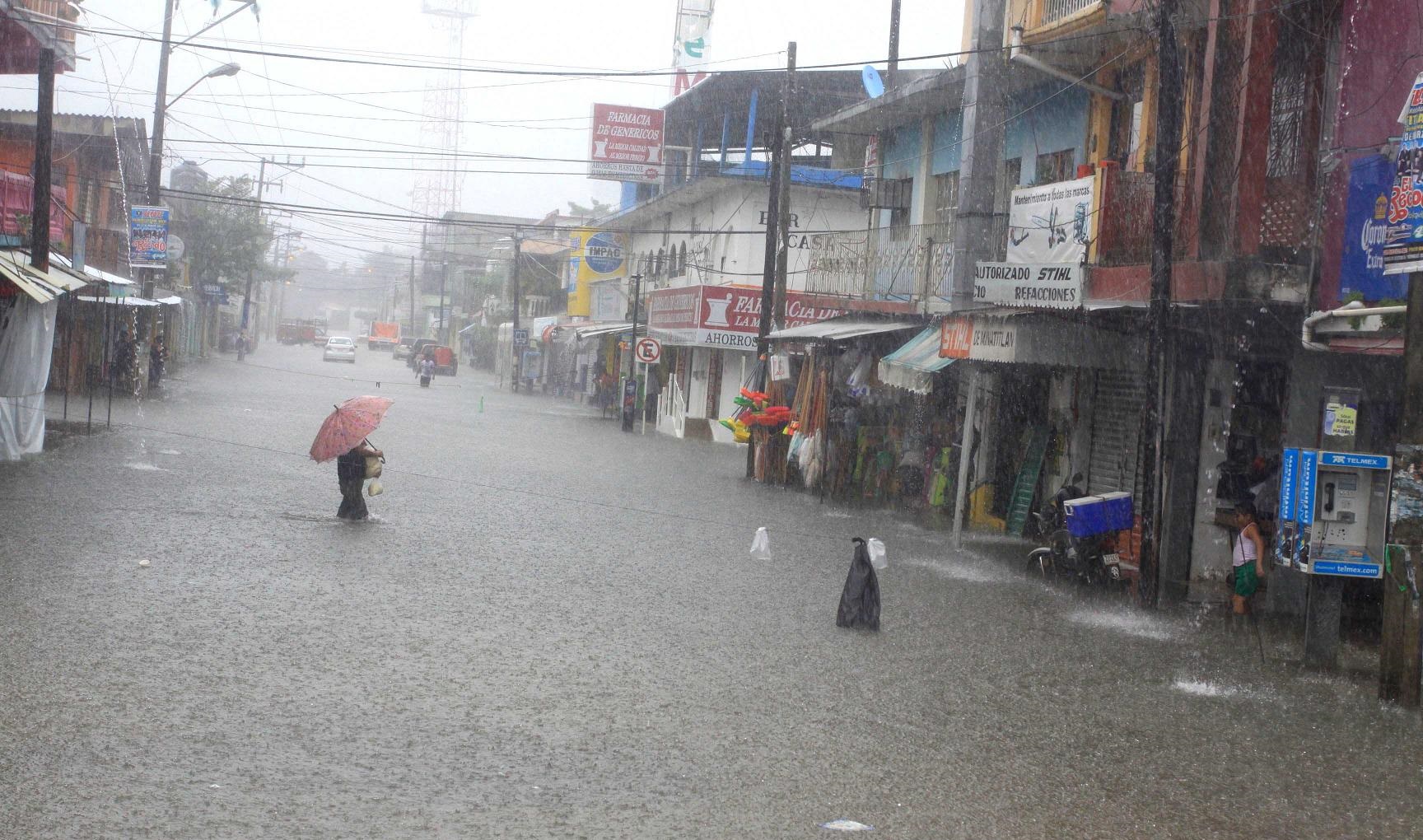  No salgas sin paraguas: lluvias seguirán este viernes