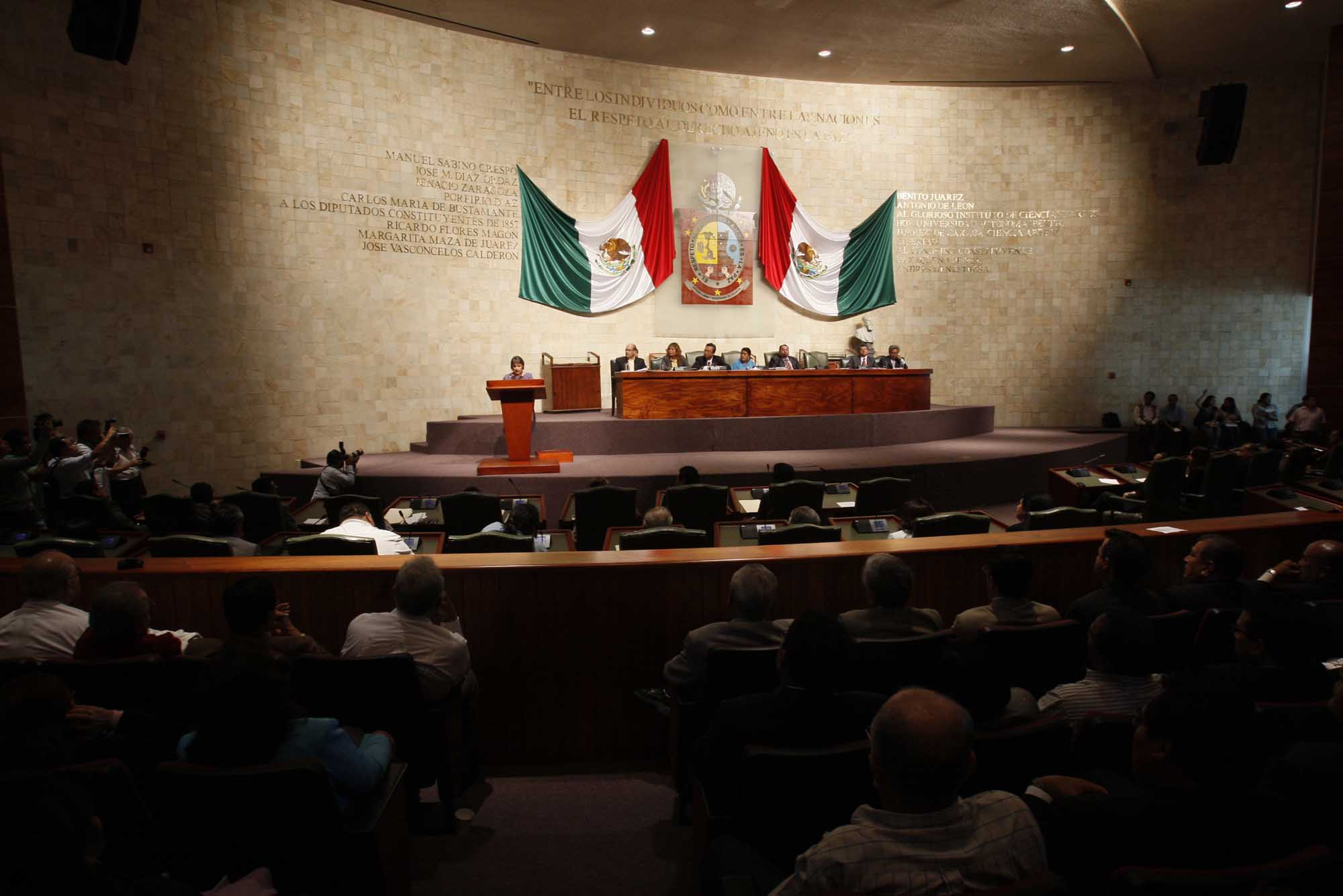  Oaxaca reconoce deuda de 14 mil mdp