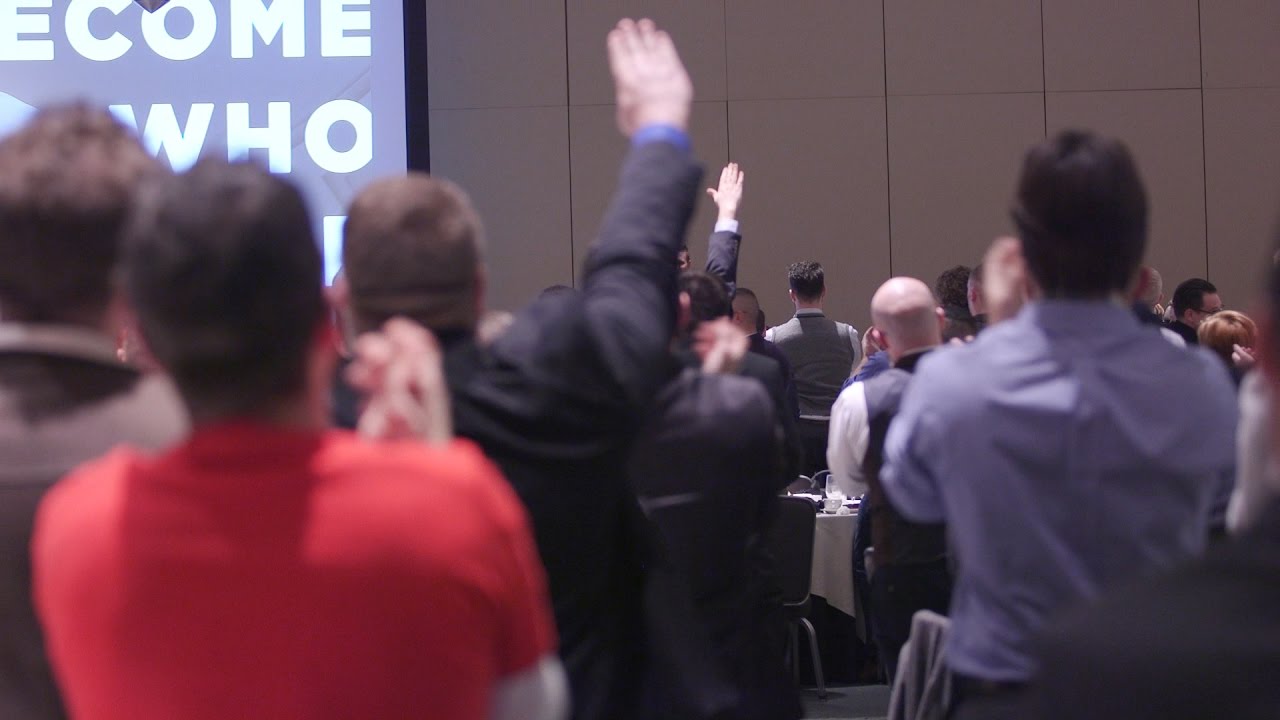  (Video) Simpatizantes de Trump celebran su triunfo con saludo nazi