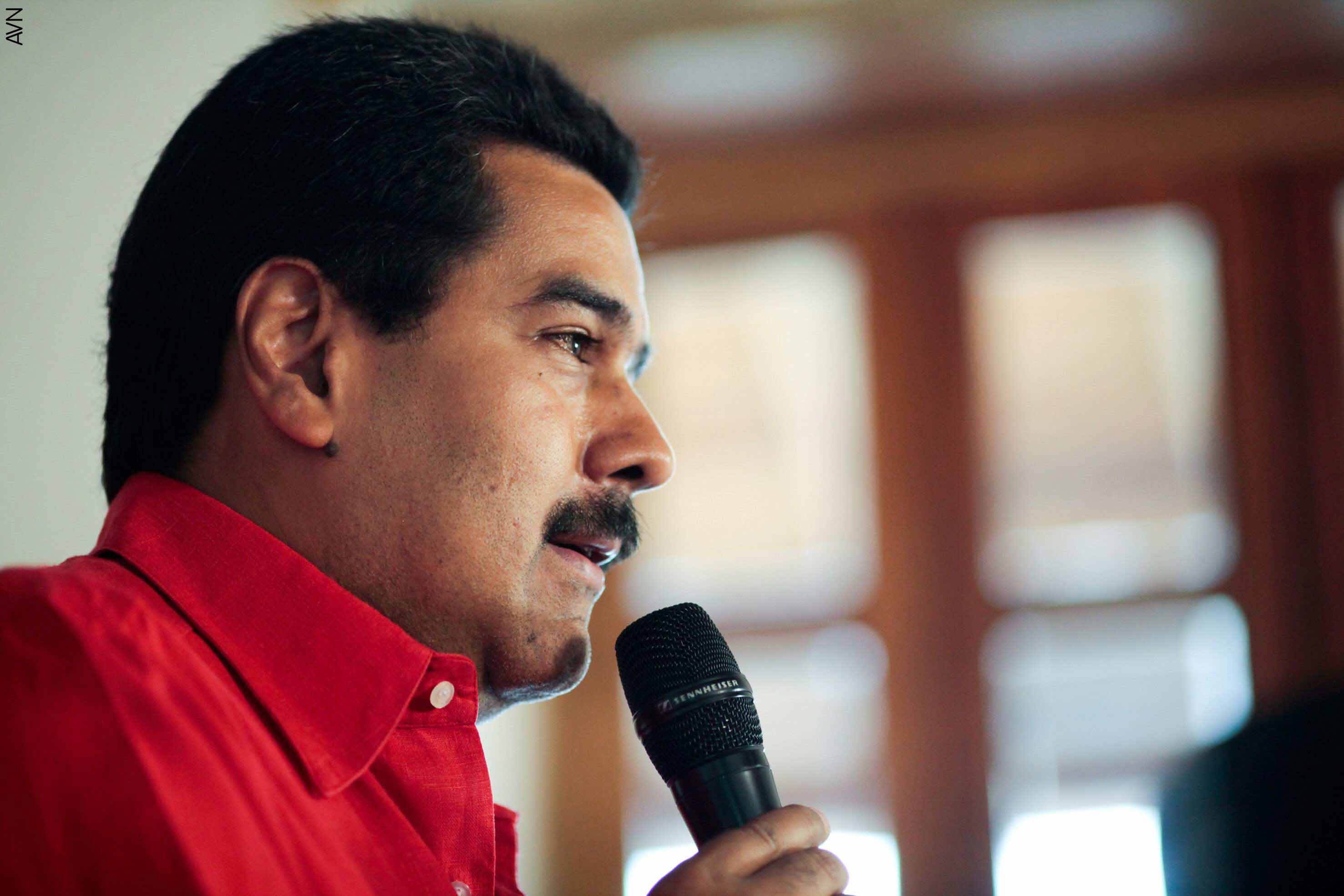  Maduro acepta cobrar en dólares servicios turísticos en Venezuela