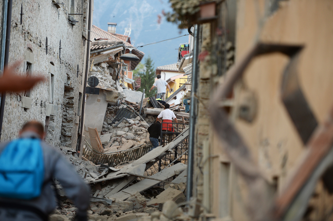  Se hunde el centro de Italia tras sismo