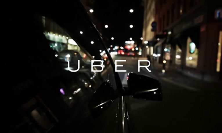  Taxistas se manifiestan en Congreso contra regularización de Uber