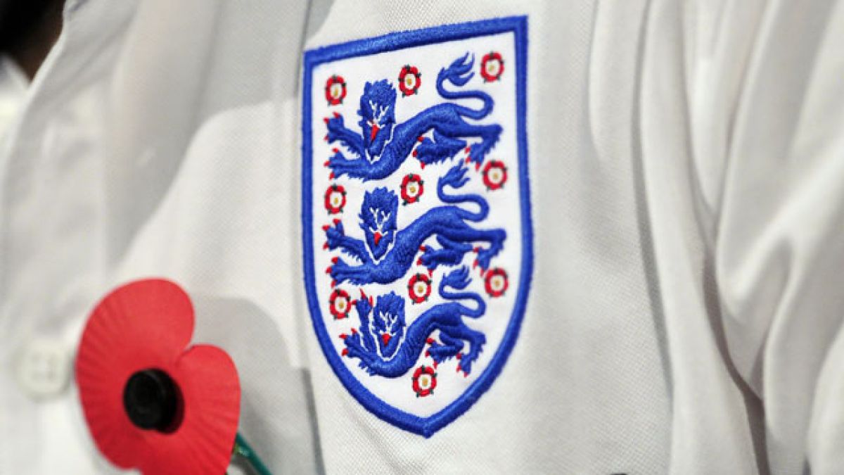  FIFA multa a las asociaciones de futbol británicas por exhibir amapola simbólica en partidos