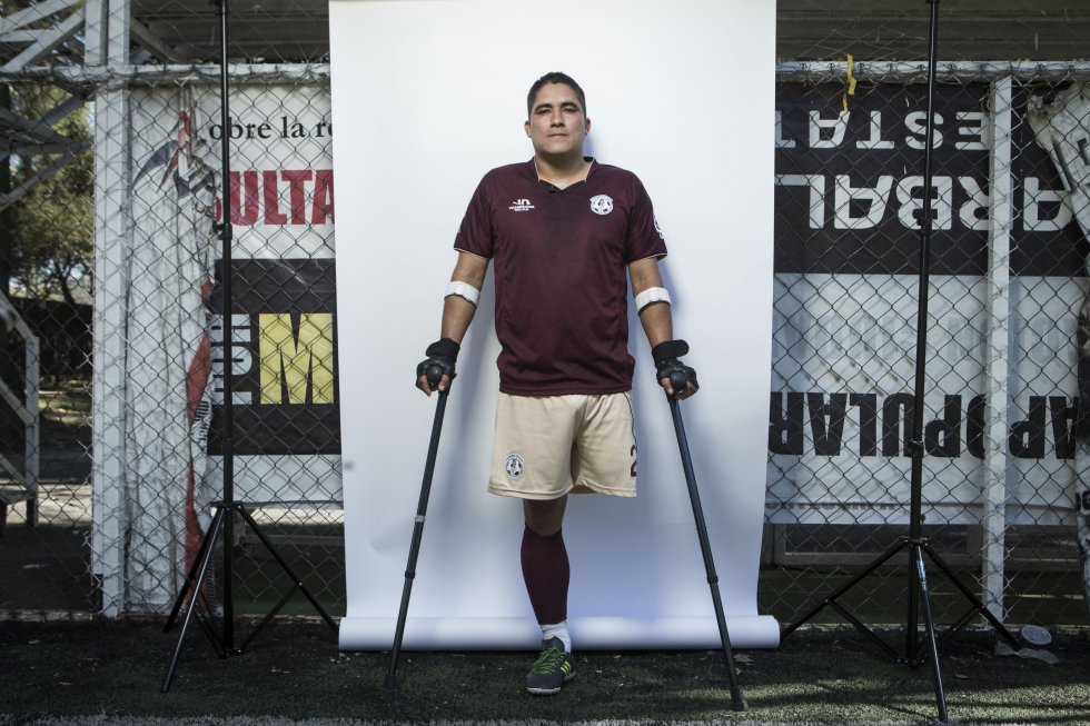  Fútbol entre muletas