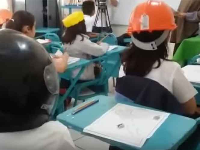  En Sinaloa, los niños van a escuela con casco por temor a colapso del techo