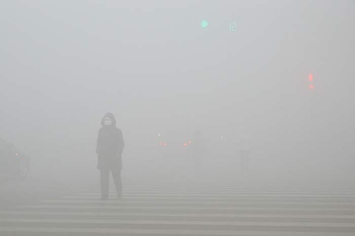  Indignación en China por tardío cierre de escuelas en plena Alerta Roja ambiental