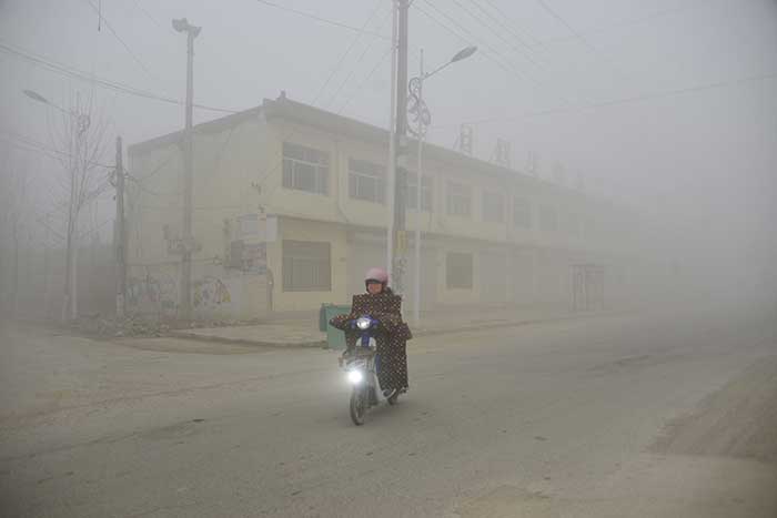  China, cubierta con espesa capa de smog; cancelan vuelos