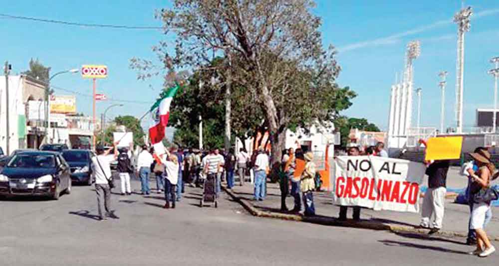  Comienzan protestas por el alza a gasolina