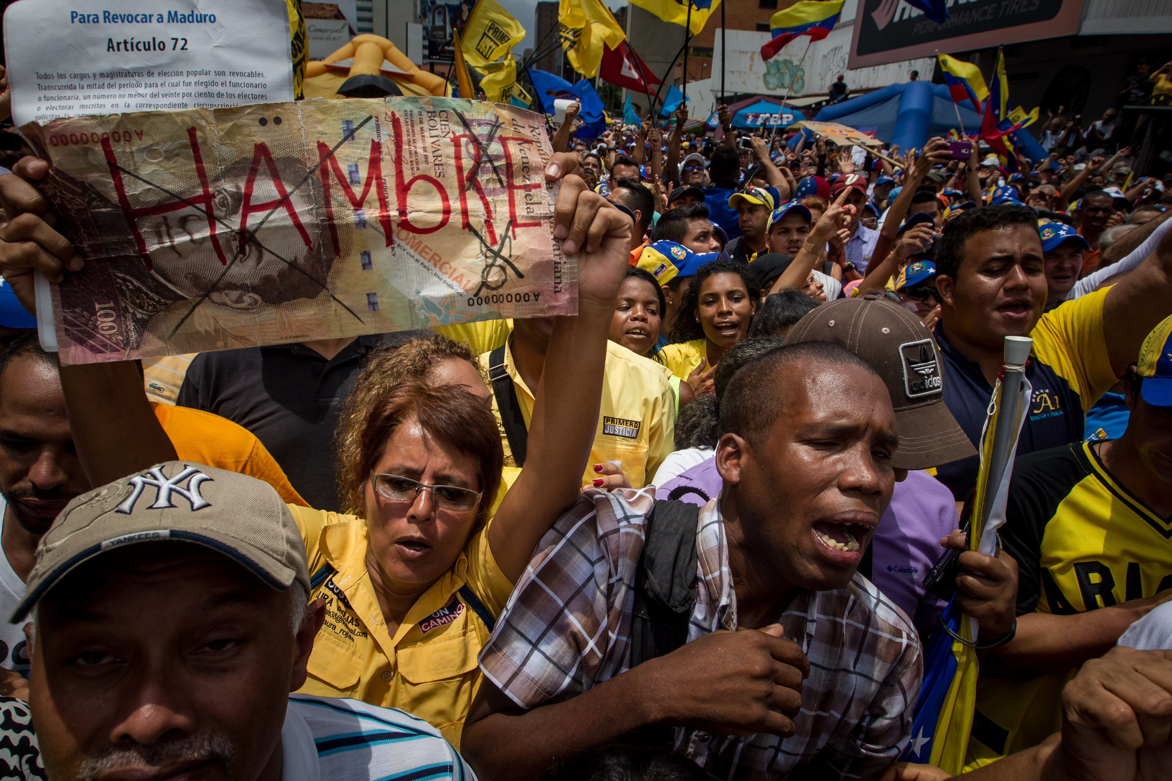 Militarizan ciudades en Venezuela para evitar saqueos