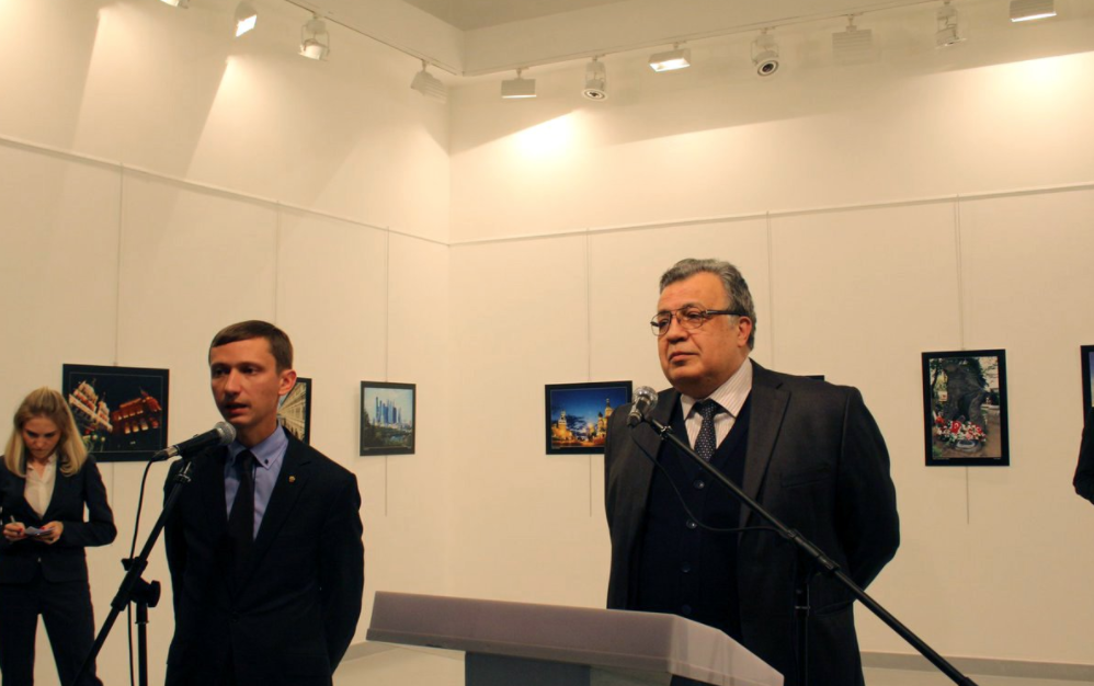  Balean a Embajador ruso en Turquía; lo reportan grave