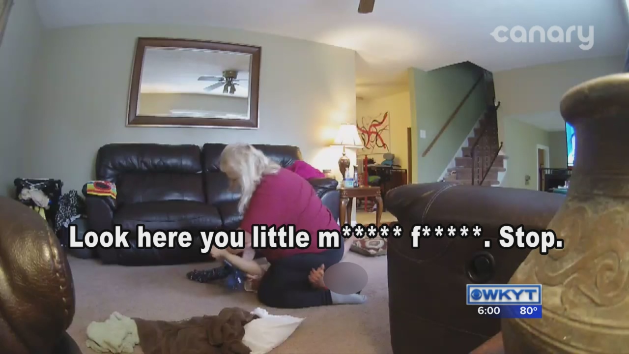  (Video) Captan a niñera golpeando a niño con Síndrome de Down