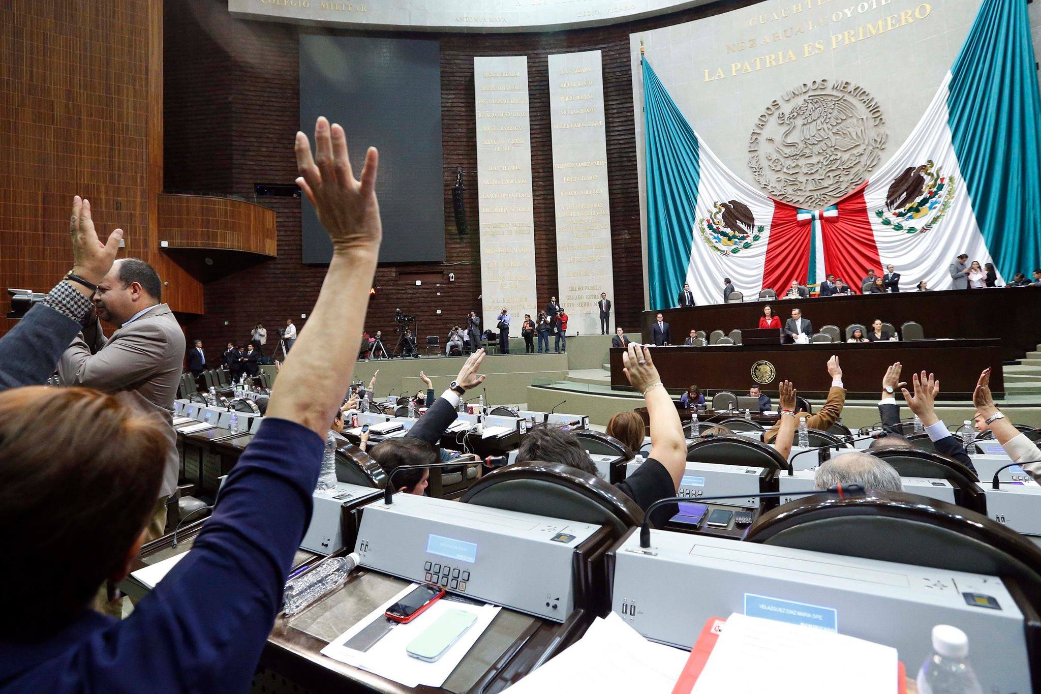  Diputados recibirán aguinaldo de 140 mil; un obrero, sólo 2921