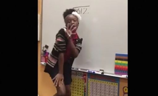  (Video) Profesora canta y baila al estilo ‘rap’ para enseñar matemáticas
