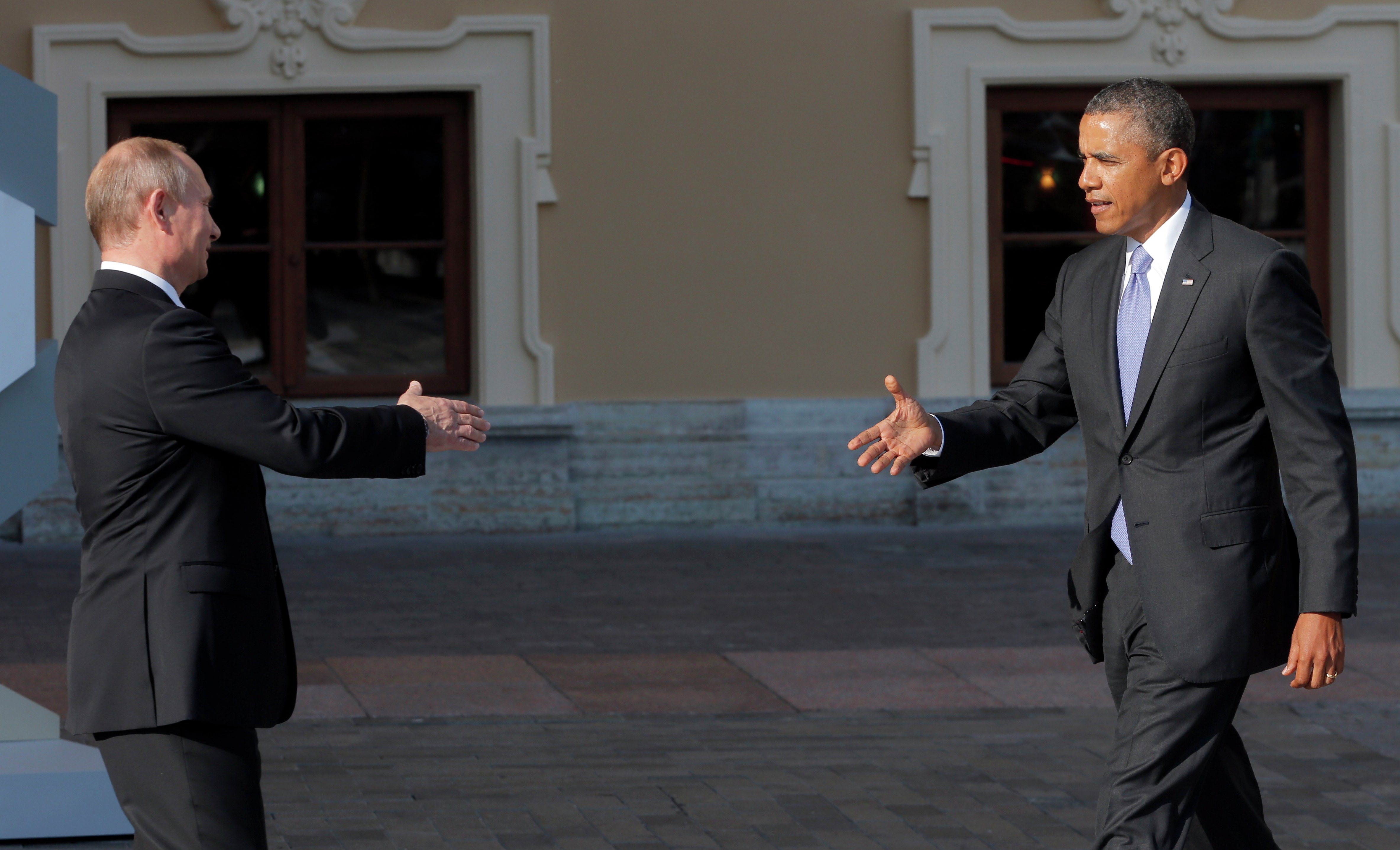  Obama suaviza tono con Putin y pide relación constructiva con Rusia