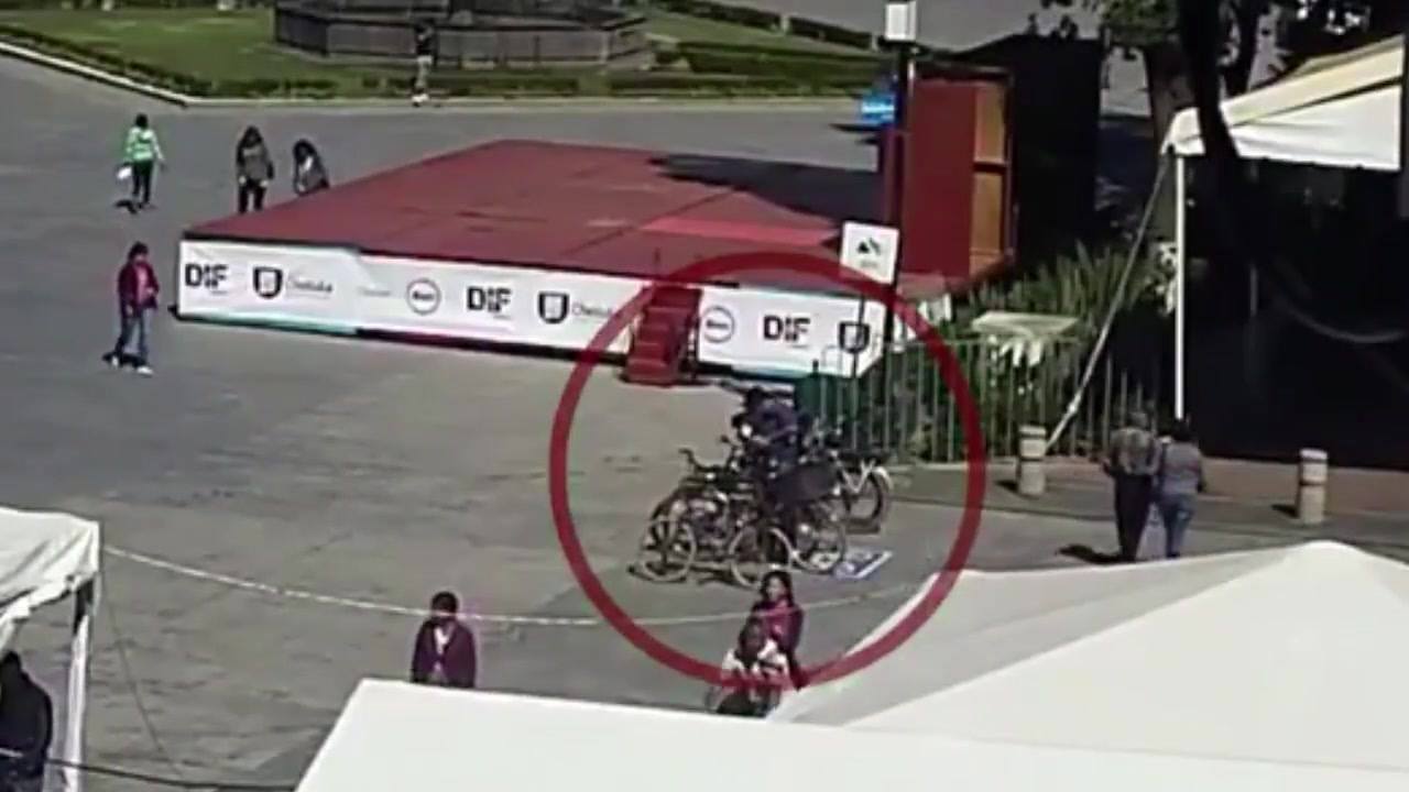  (Video) Mujer policía persigue y detiene a ladrón de bicicletas en Puebla