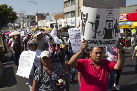  Toman Congreso de Colima y obligan a diputados a renunciar a vales de gasolina