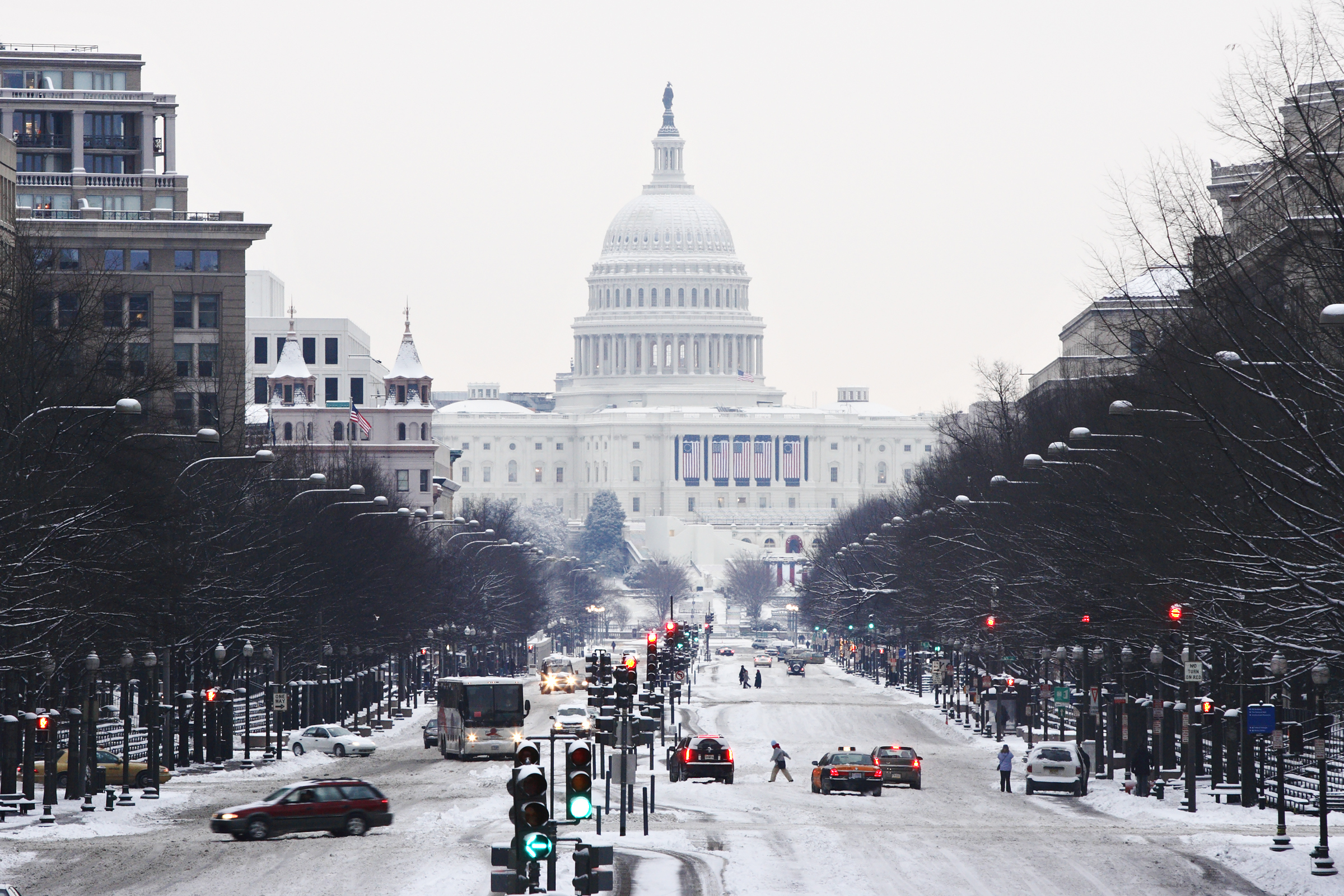  Tormenta de hielo paraliza partes de Oregon y Washington