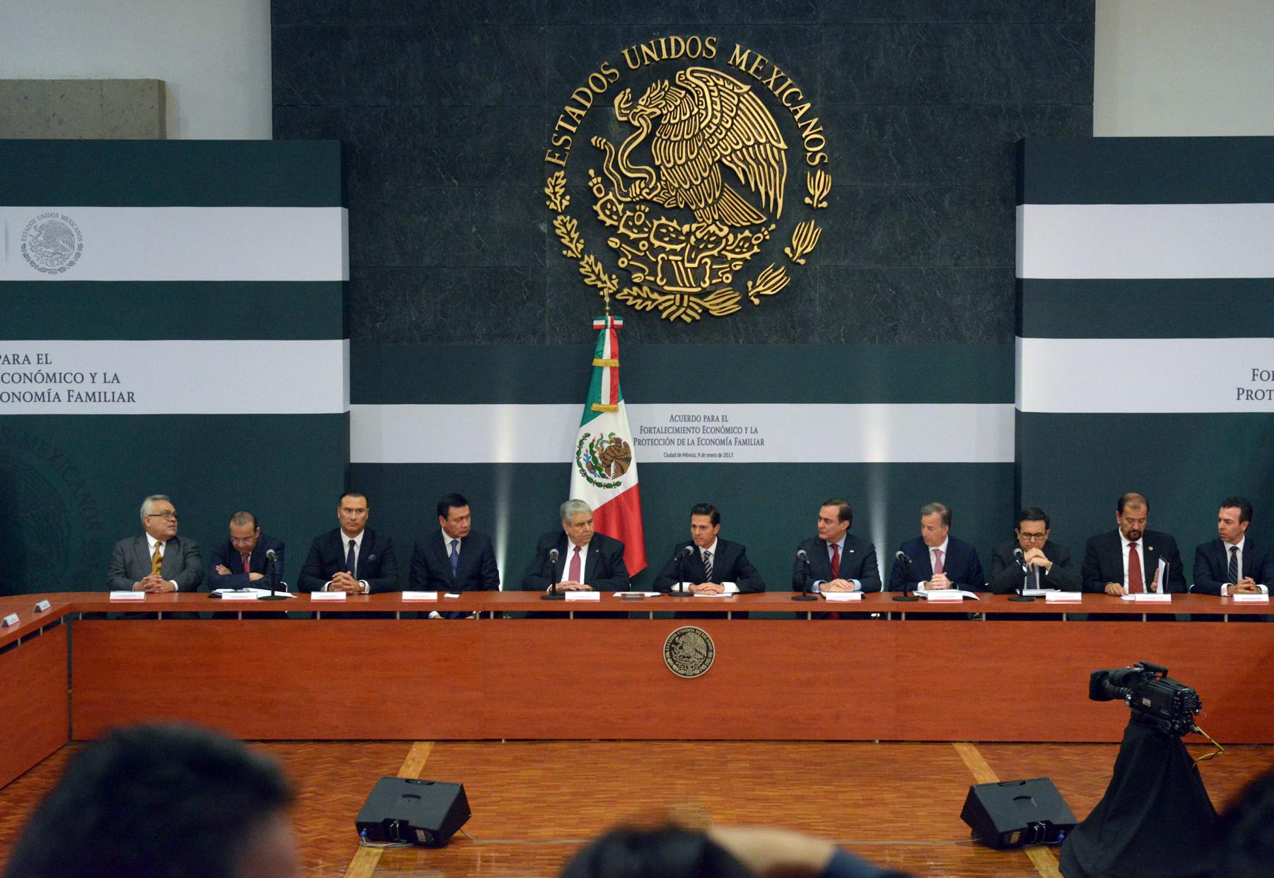 EPN ajusta salario de la alta burocracia en un 10%