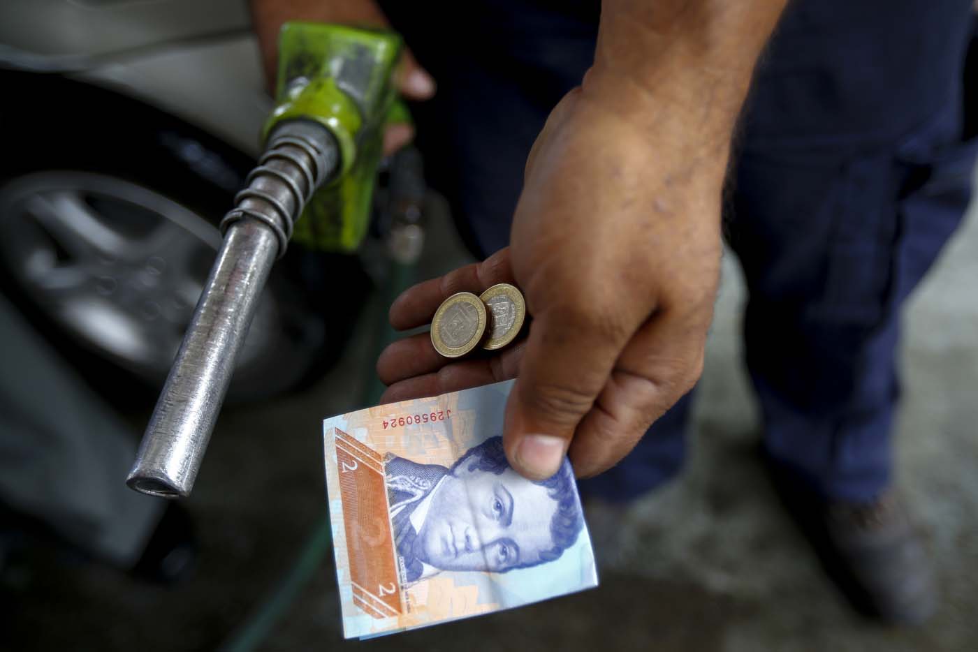 Venezuela comenzó a vender gasolina en pesos colombianos