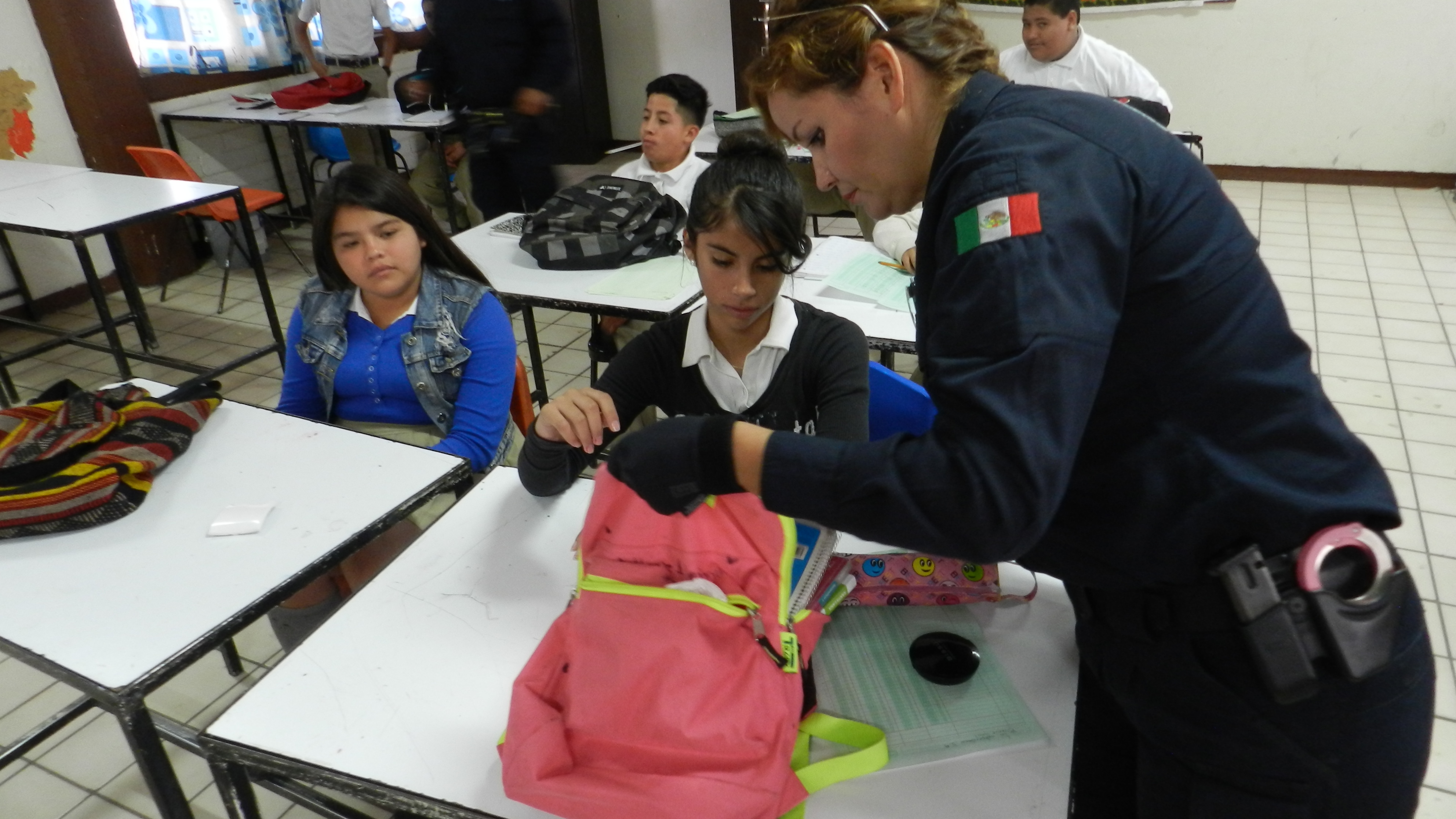  Reactivan revisión de mochilas en Nuevo León