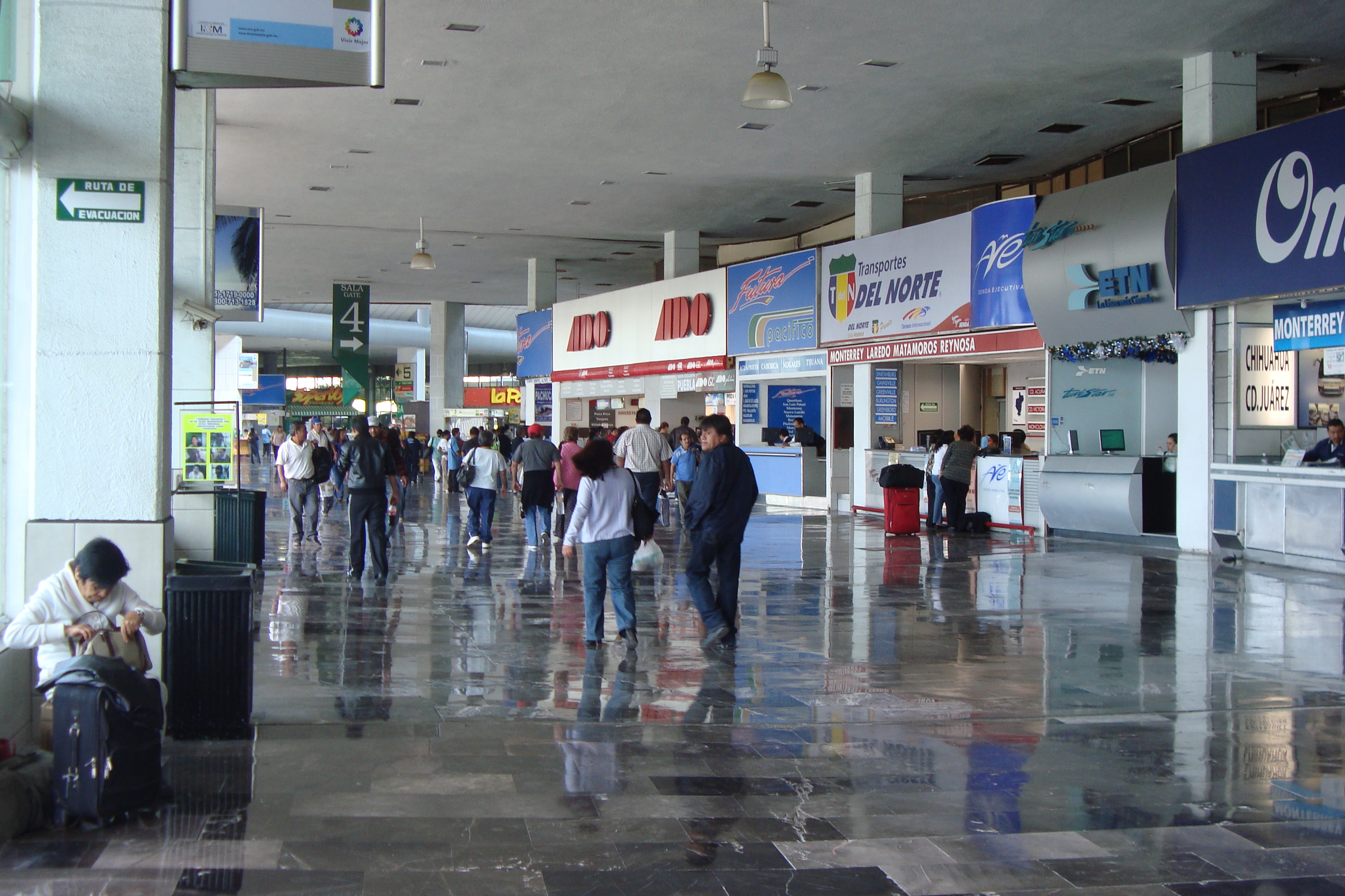  Se mantiene en siete el número de personas con coronavirus en SLP; instalan filtros en aeropuerto y terminal terrestre