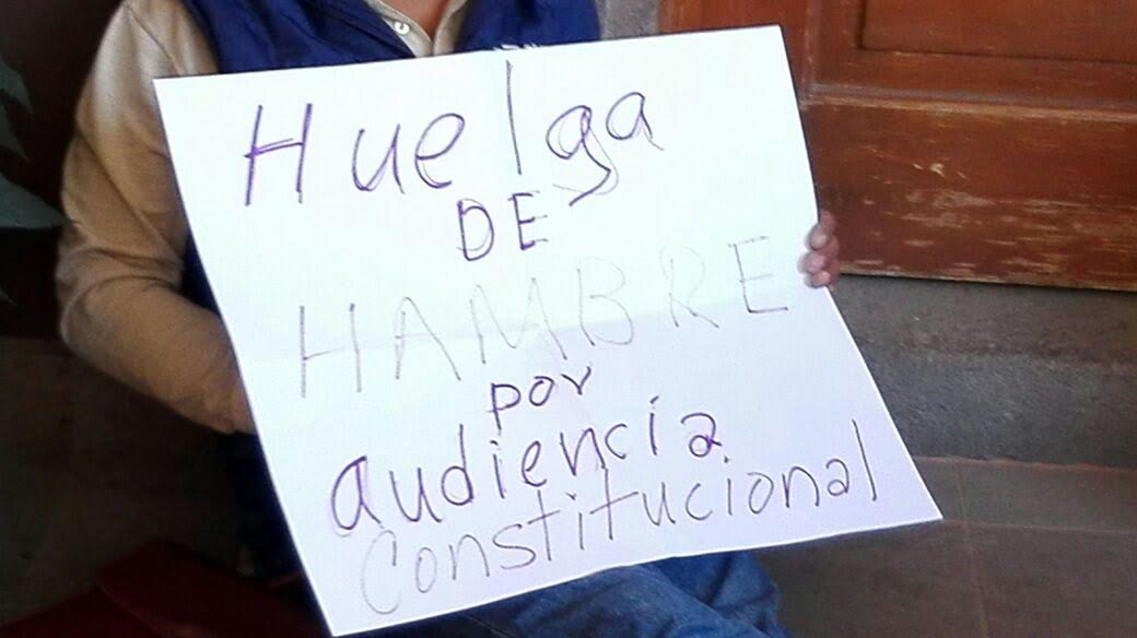  Líder de A.C inicia huelga de hambre frente a Palacio de Gobierno hasta audiencia con Carreras
