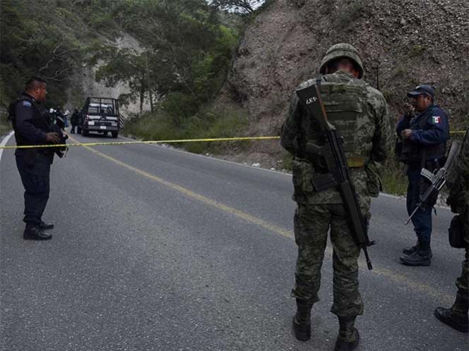  Abandonan seis cuerpos en carretera de Guerrero, entre ellos 2 niño