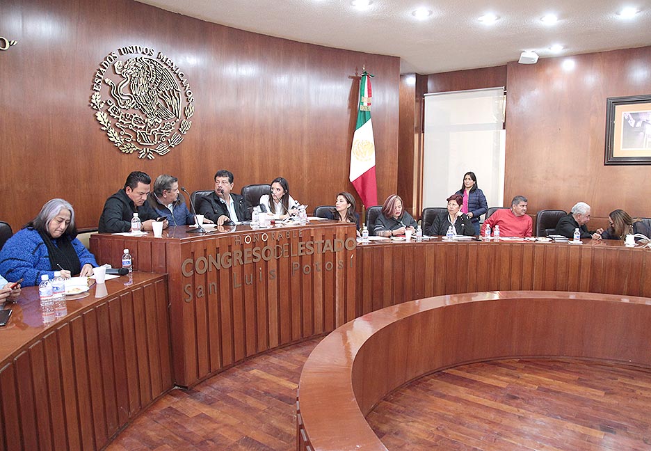  No son 27 los vehículos nuevos para el Congreso del Estado sino 30