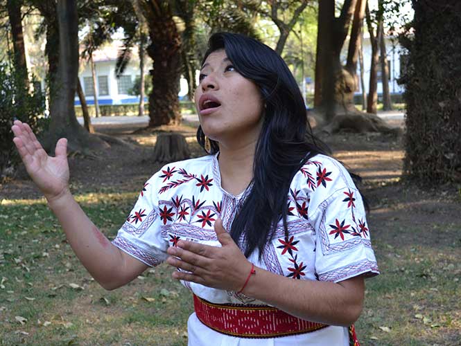  María Reyna, cantante soprano de Oaxaca con cita en NY