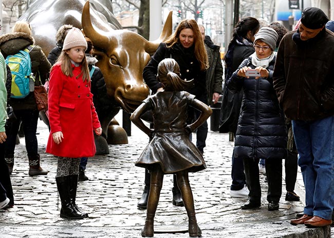  La estatua de una niña cuestiona el rol femenino en Wall Street