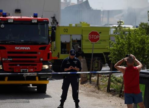  Avioneta se estrella contra supermercado en Portugal; 5 muertos