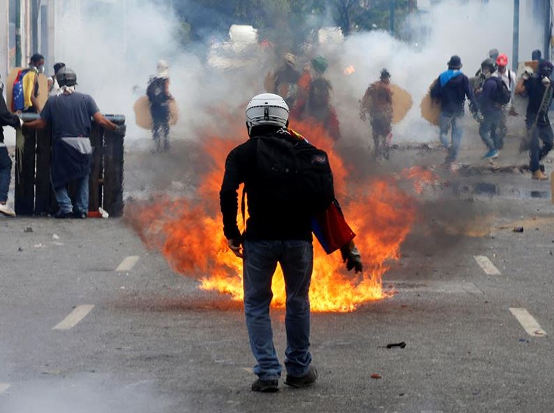  Suman 36 muertos en protestas contra Nicolás Maduro