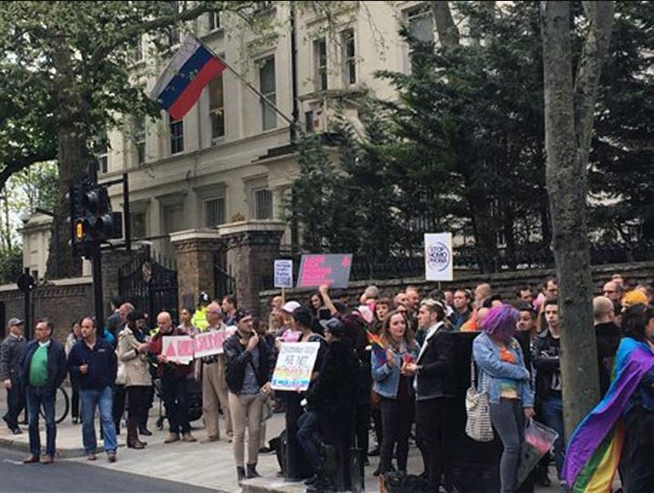  Detienen a activistas contra maltrato a homosexuales en Chechenia