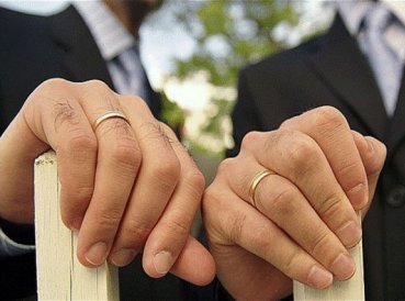  Disminuyen matrimonios gay