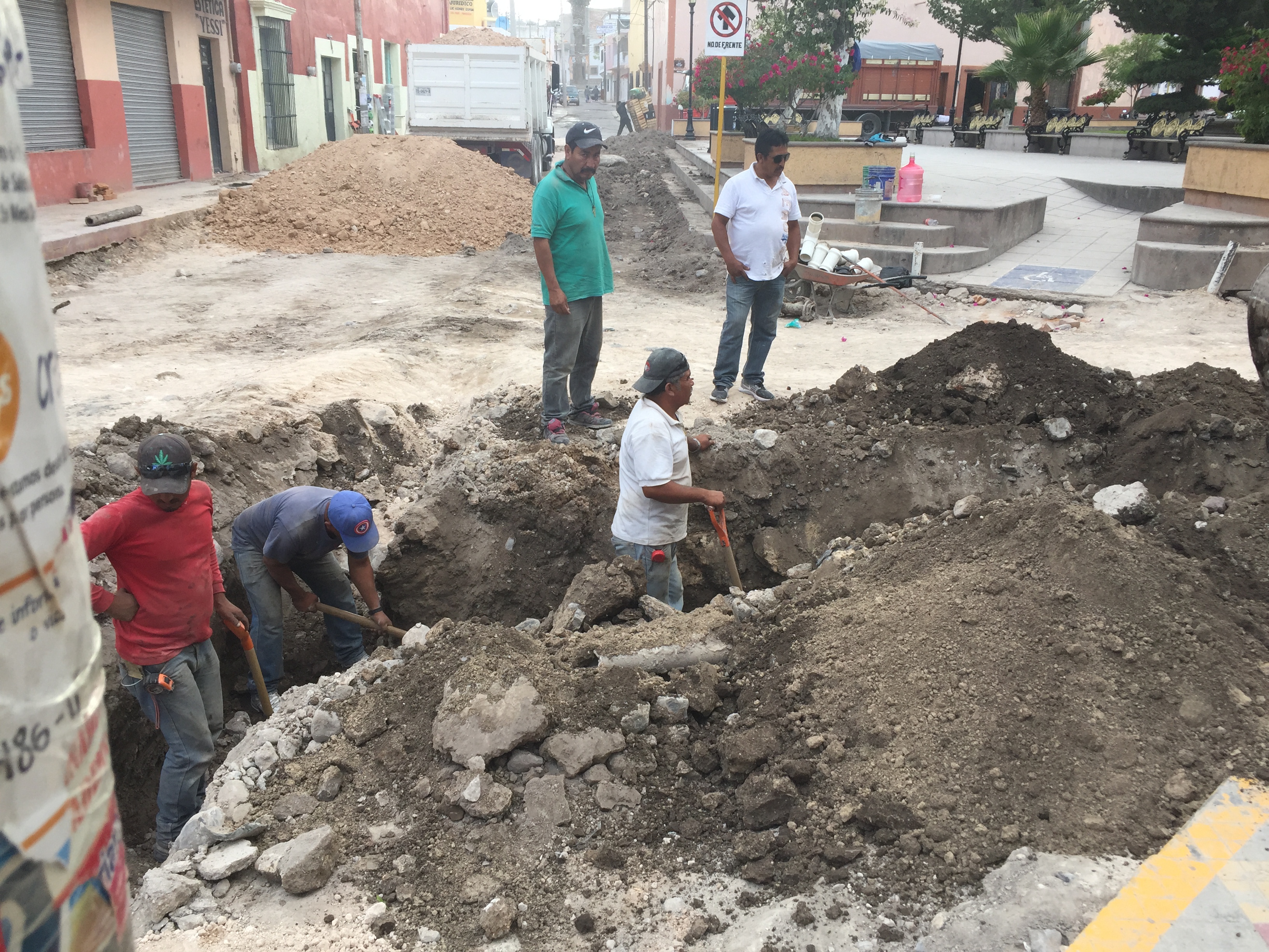  Obras inconclusas invaden centro de Charcas
