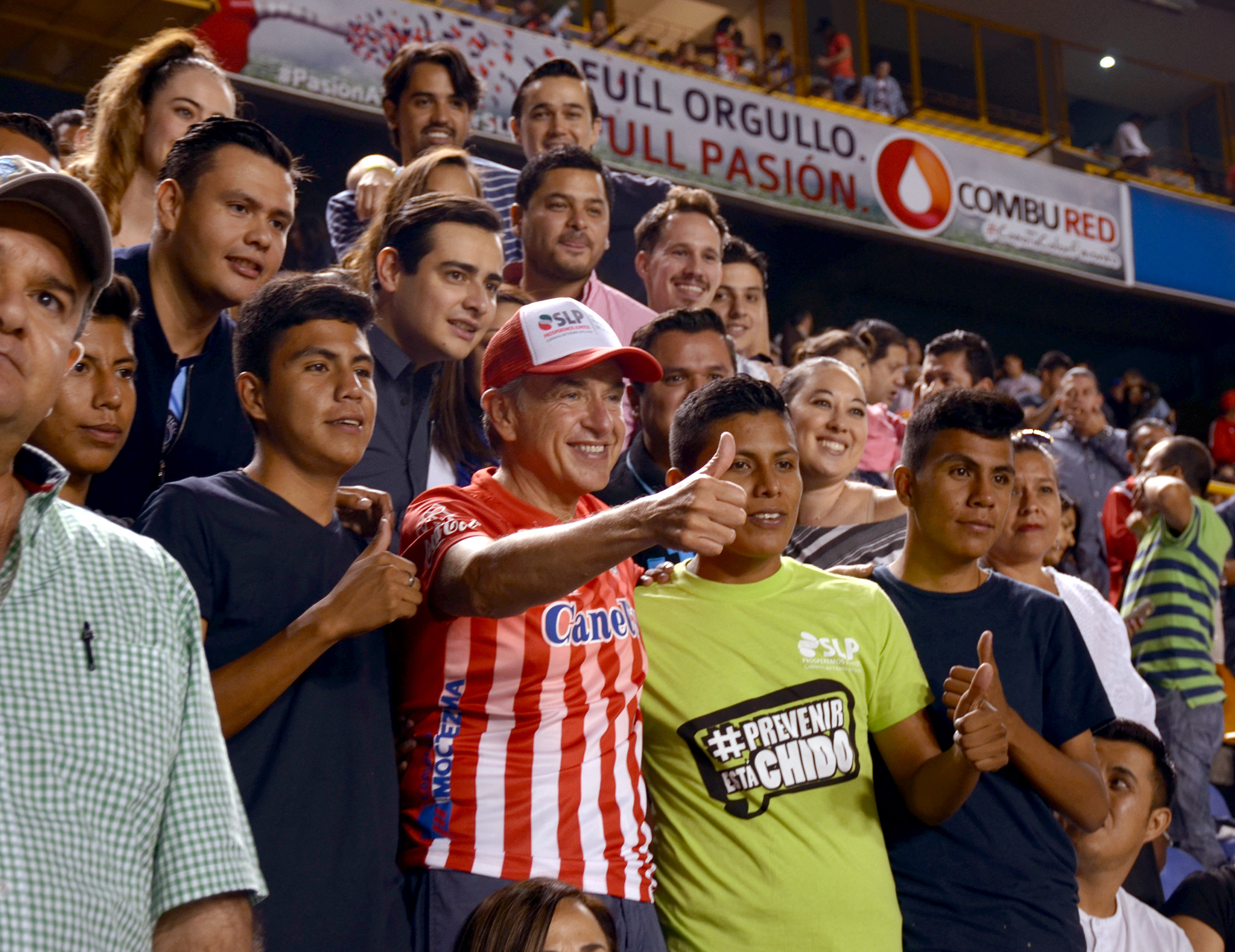  Con guarura en jefe, Carreras va al fútbol