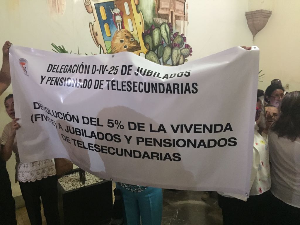  Maestros exigen regularizar pago de pensiones y fondo de vivienda