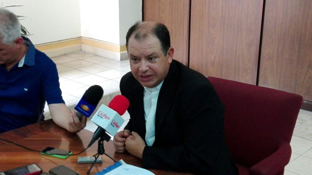  “La ciudadanía quiere verlos legislando para la gran mayoría”, dice Priego a diputados