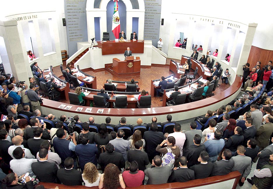  Desbarajuste en Congreso local, admite diputada