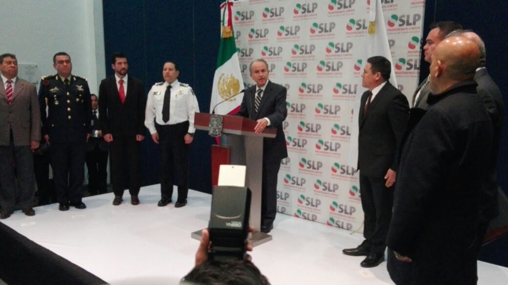  Carreras le toma protesta a Ernesto Pineda como Secretario de Seguridad