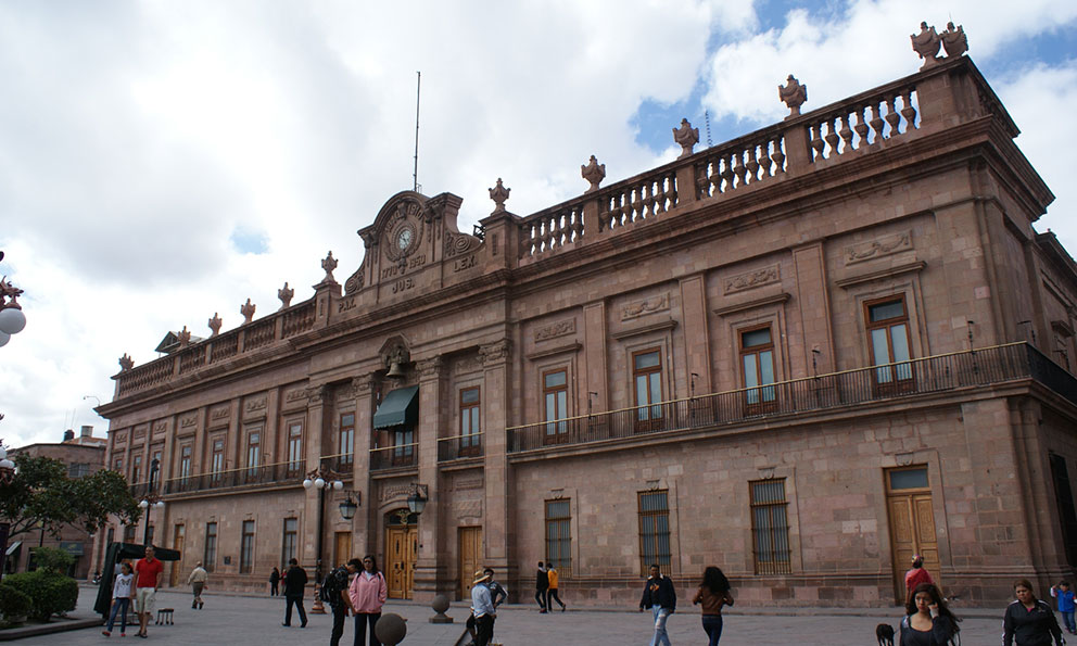  Se instala plantón por incumplimiento en pago de aguinaldos, hostigamiento y represión a trabajadores