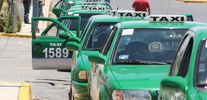  Mujeres taxistas discriminadas en el otorgamiento de concesiones