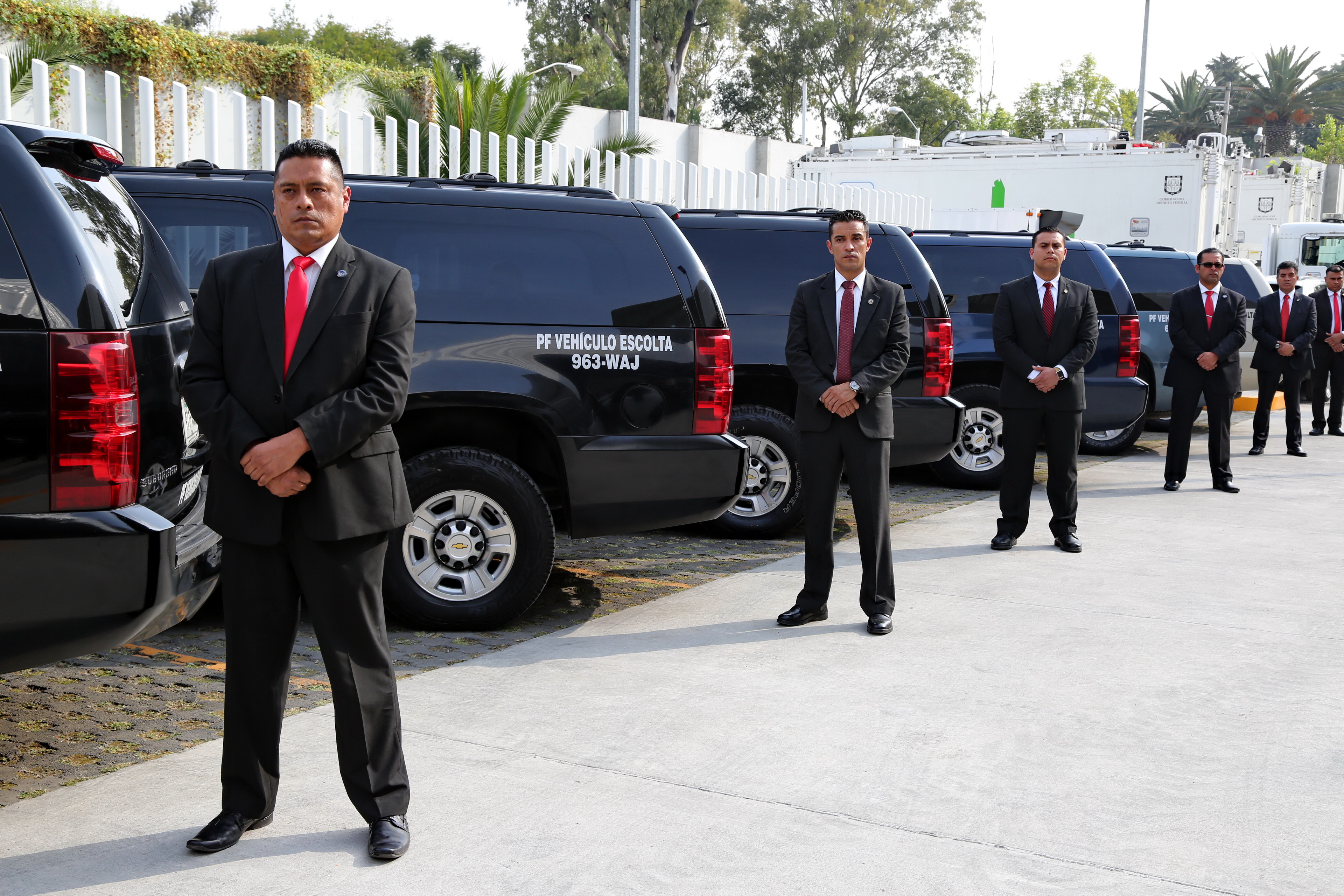 Ropa para escoltas de seguridad deals