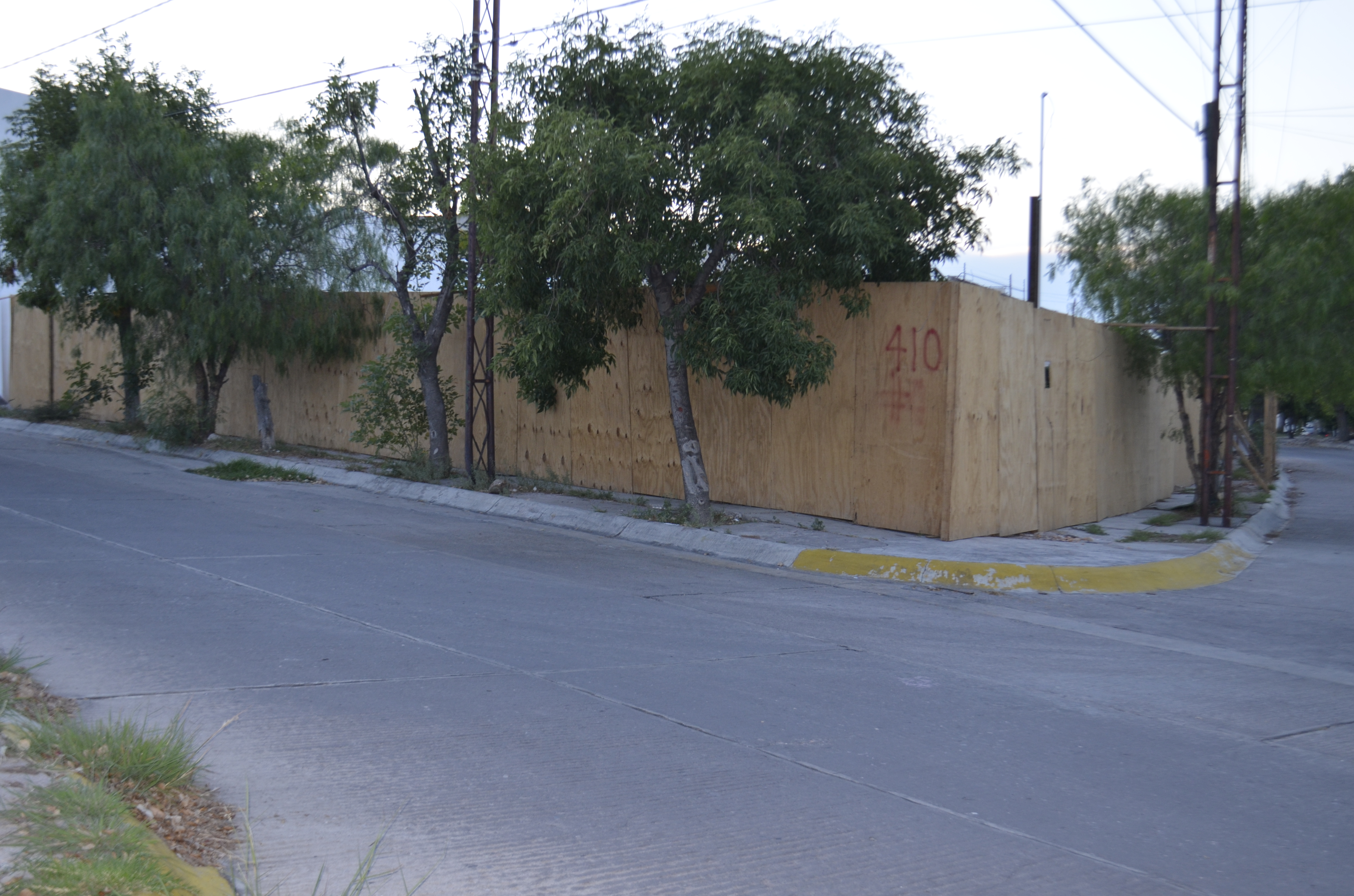  Une vecinos el Ayuntamiento…en su contra; en Lomas 3ª Sección