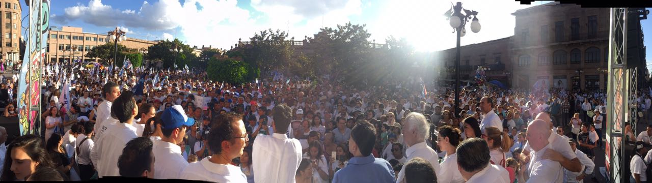  Panistas marchan “por la paz”