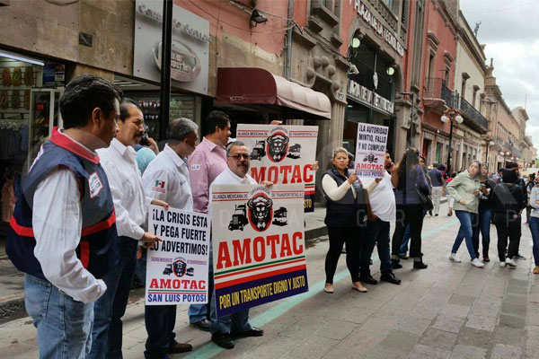  Transportistas, ignorados por administración de Carreras: AMOTAC