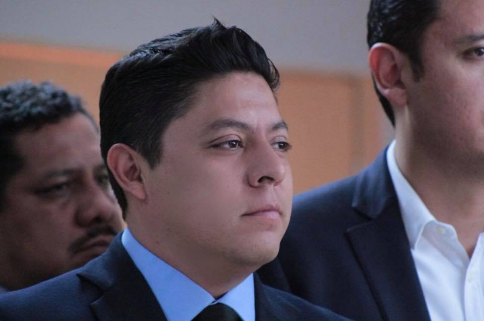  Ricardo Gallardo Cardona también se “graduó” de universidad que “capacitó” a funcionarios municipales