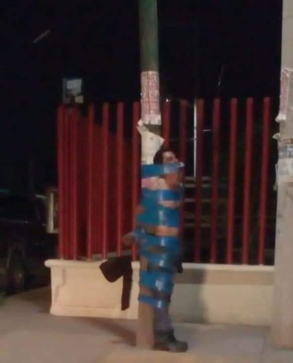  Presunto ladrón amanece amarrado a un poste