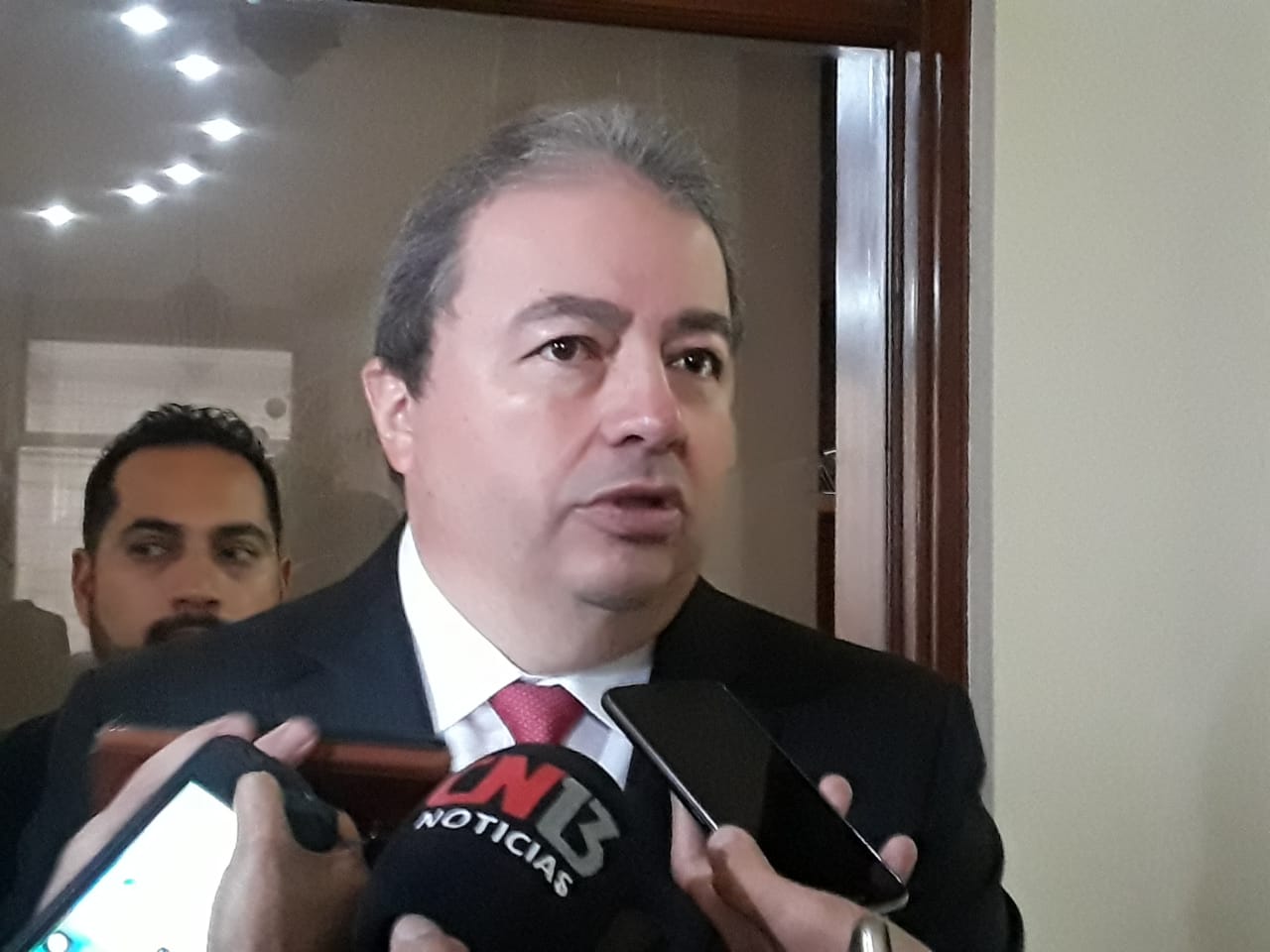  Garza evita cuestionamientos sobre falta de espacio para cadáveres en SEMELE