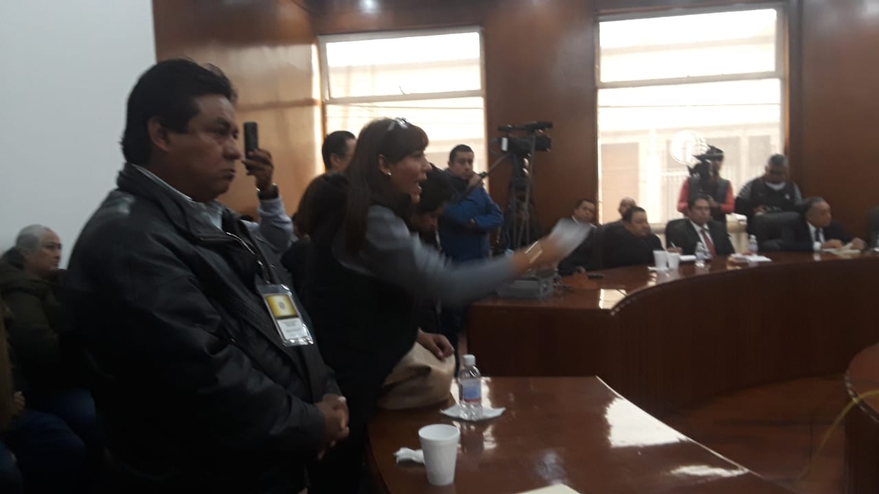  Debo alzar la voz porque aquí está el fiscal; Marichuy protesta durante comparecencia (Video)